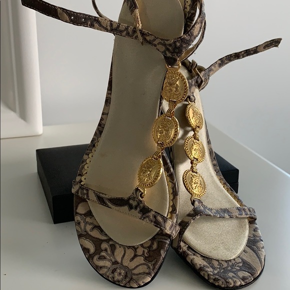 SOLD!!FINAL SALE😍!!HALE BOB ‘VERSACE’ T-STRAPS💕 - Picture 5 of 8